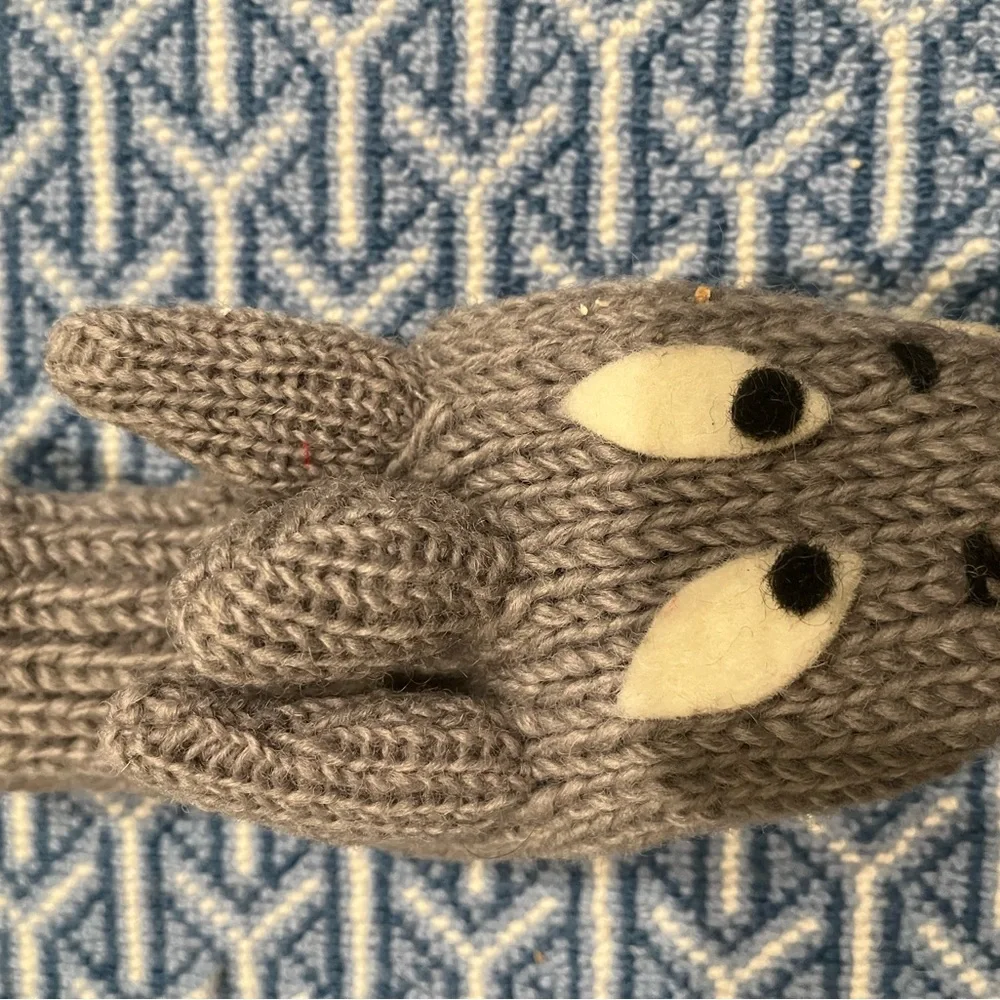 Adorable Gray Knit Mittens for Kids